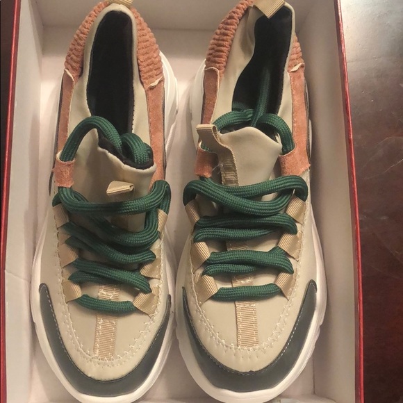 Money string shoes - Picture 1 of 3